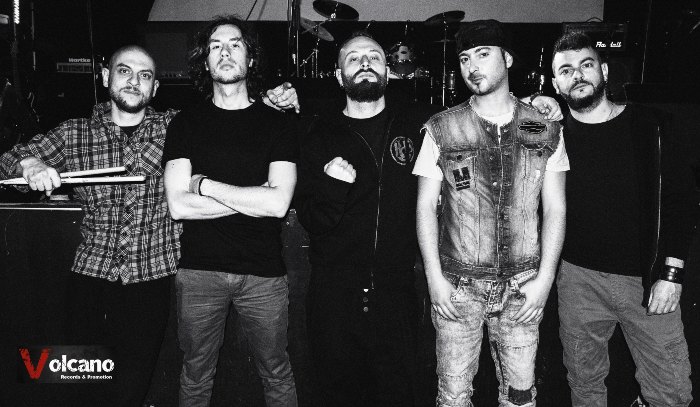 Hole In The Frame signen Multi-Deal mit Volcano Records