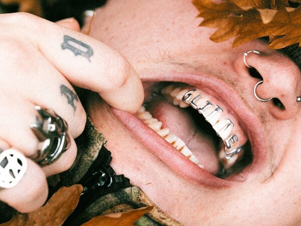 Last Minute: Knives – „Reglitter Pt.1“ (19.11.)